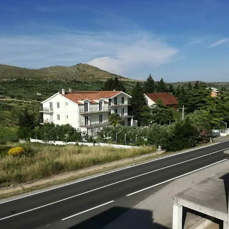 Apartment Mira